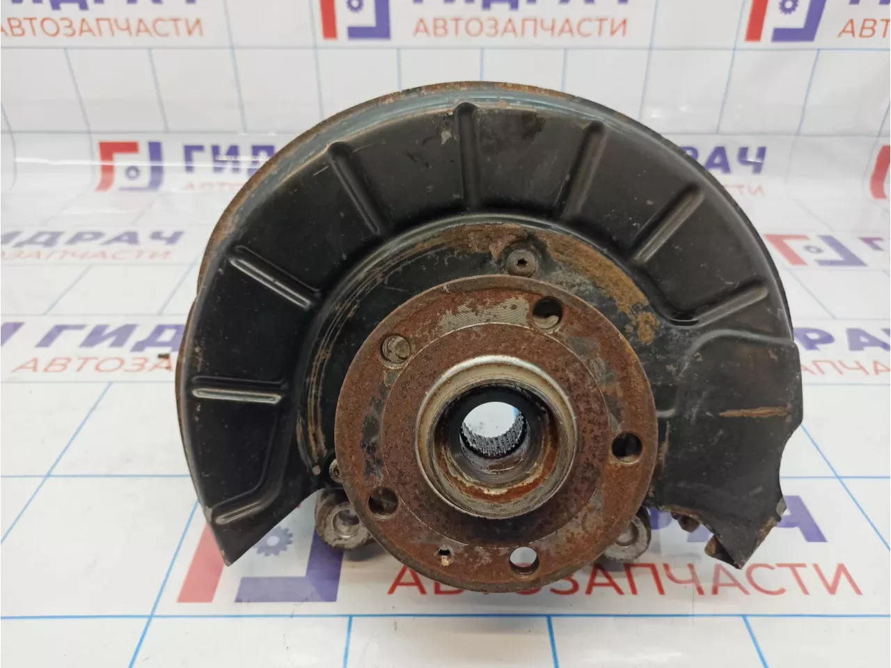 Кулак поворотный передний левый Volkswagen Passat B6 3C0407253F.  Ступичныный подшипник под замену, дефект.